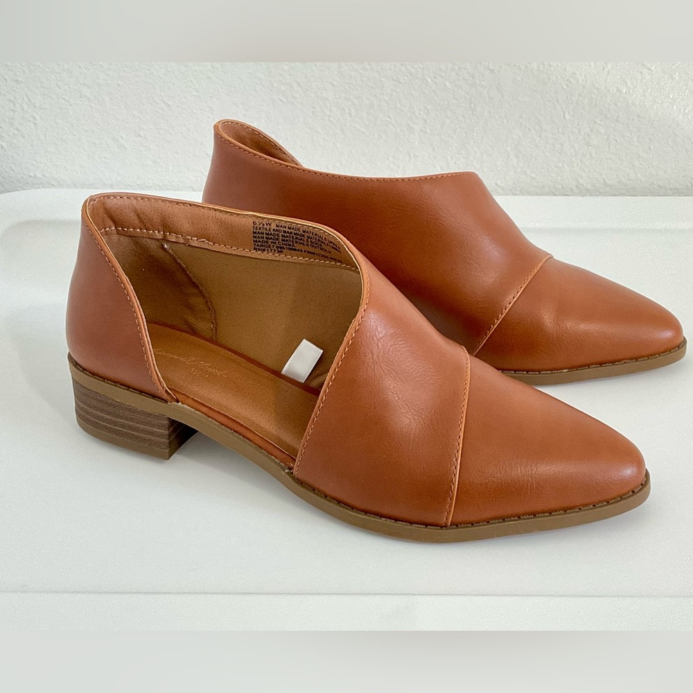 NEW Universal Thread Side Cutout Slip-ons